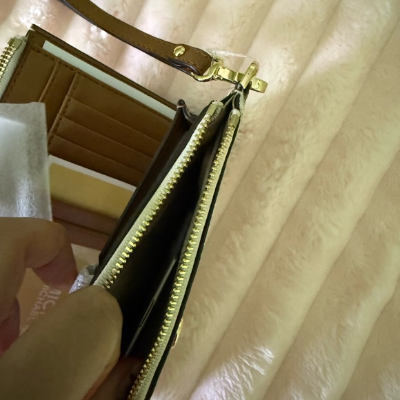 Michael Kors Monogram Beige wristlet ( NEW) - Picture 9 of 9
